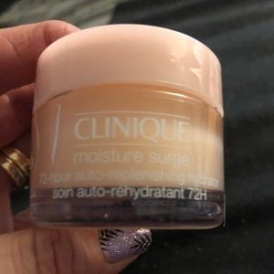 Clinique Moisture Surge